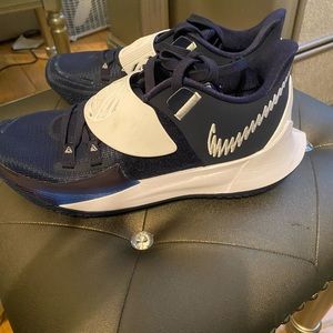 Kyrie Low 3 TB 'Midnight Navy'. Size 8.